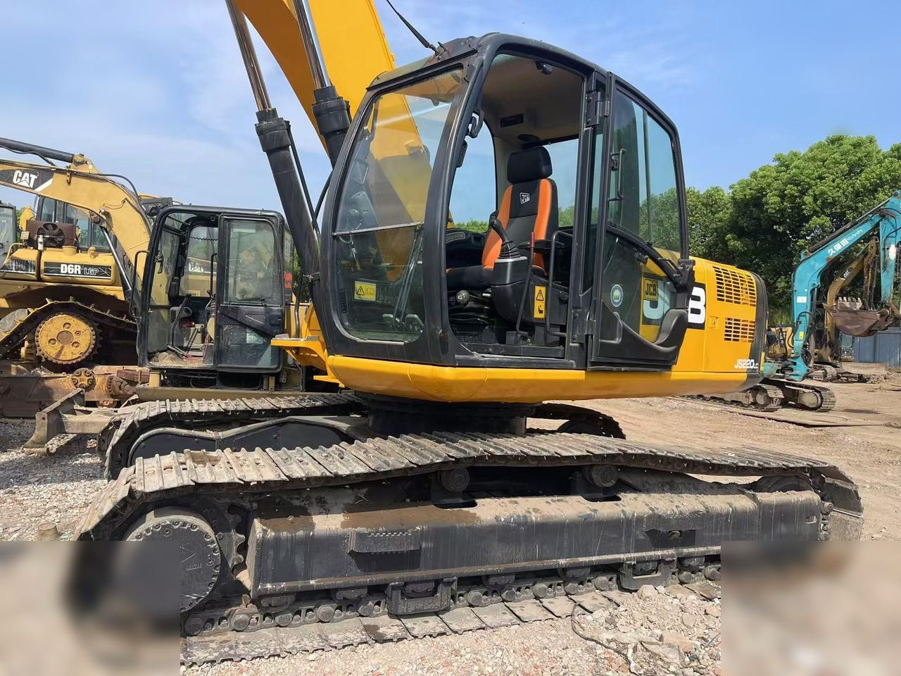 2022 JCB JS220LC Crawler Excavator