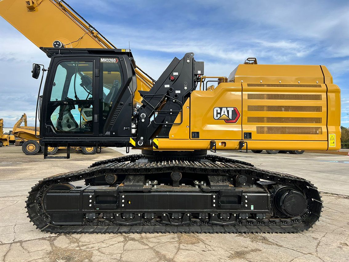 2025 Caterpillar MH3260 Material Handler