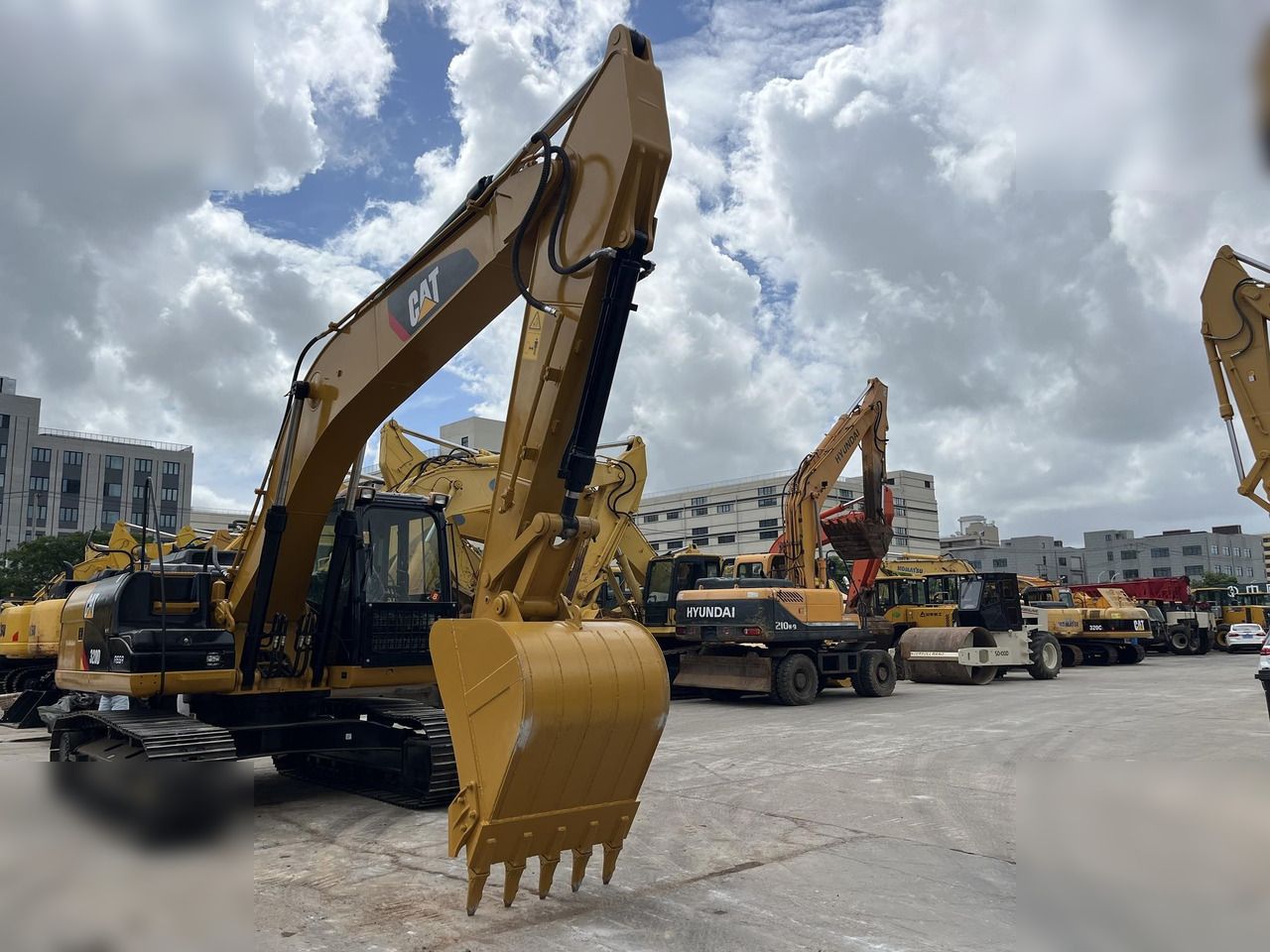 2022 Caterpillar 320D Crawler Excavator