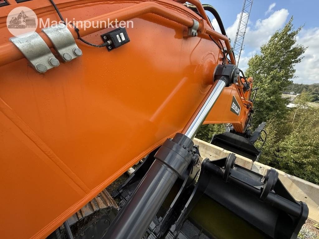 2025 Develon 800LC-7 Crawler Excavator