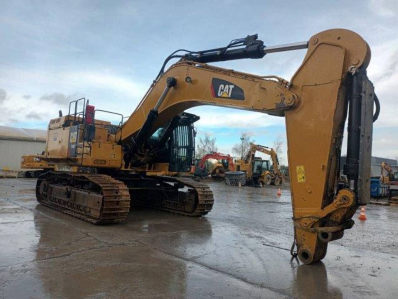 2019 Caterpillar 374F Crawler Excavator