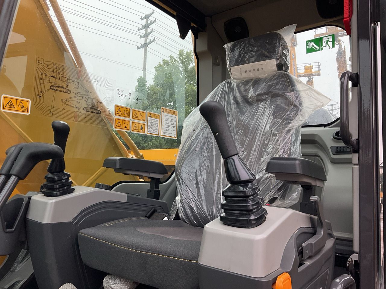 2025 XCMG XE245DK Crawler Excavator