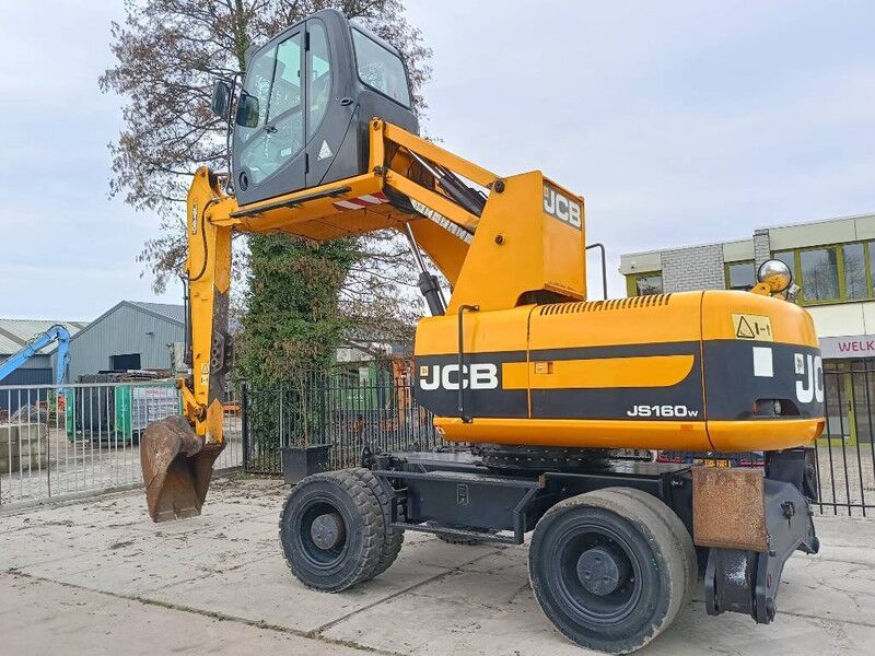 2011 JCB JS160W Material Handler