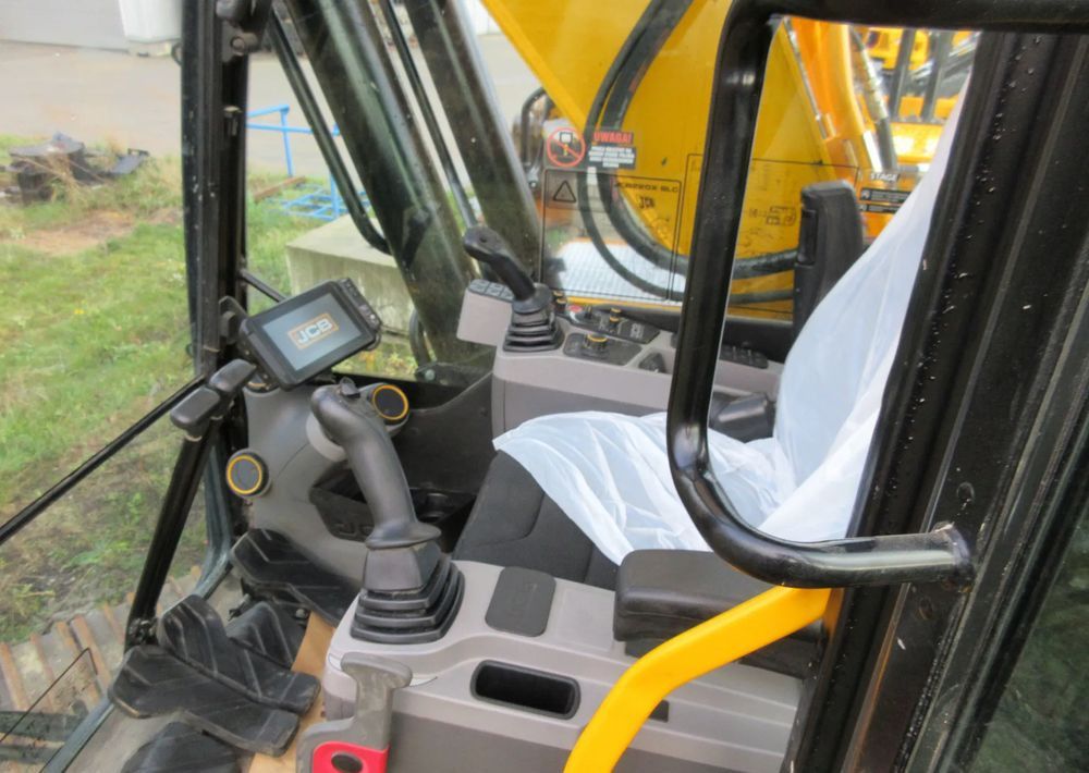 2023 JCB JS220X Crawler Excavator