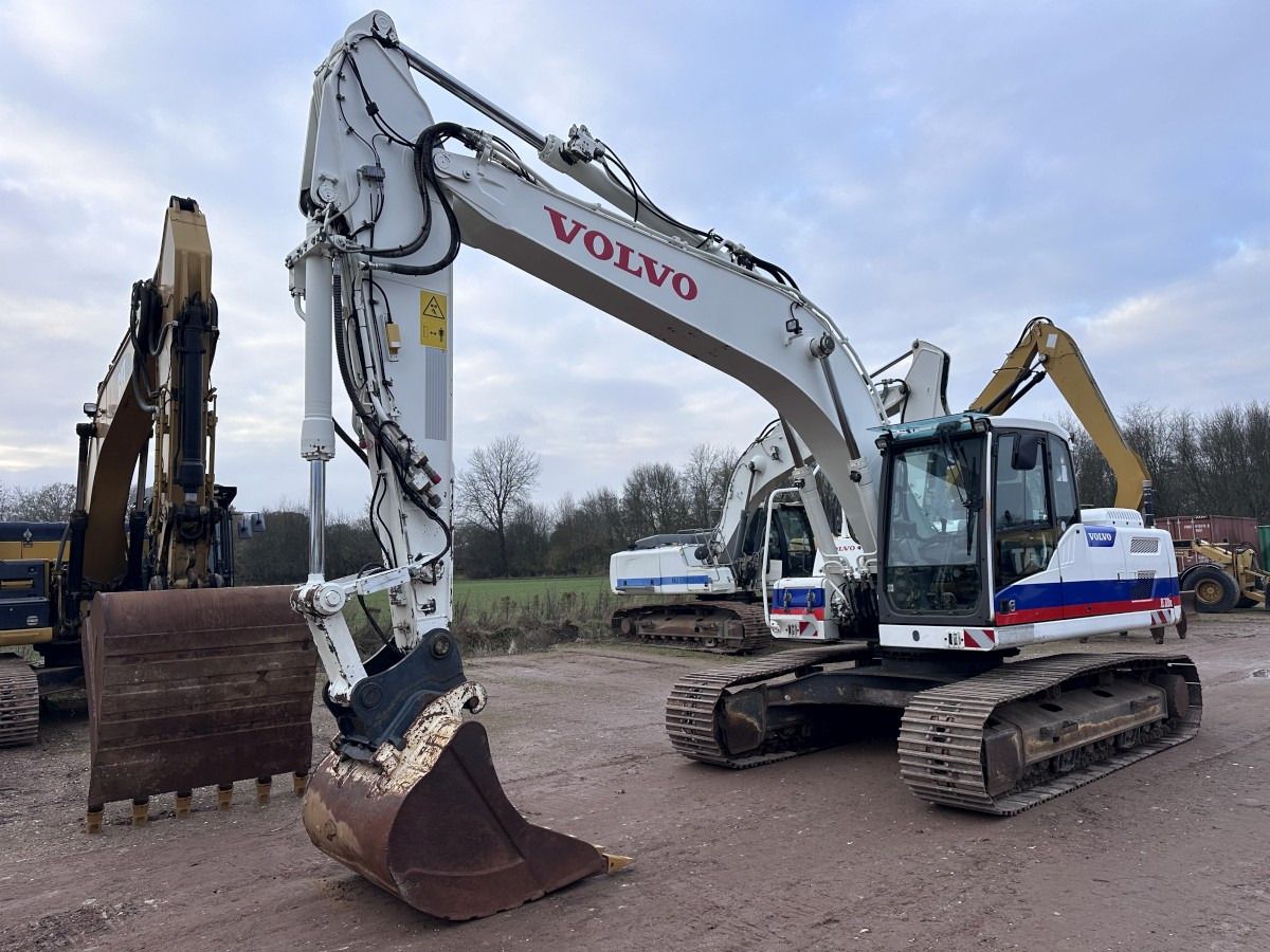 2013 Volvo EC220DL Crawler Excavator