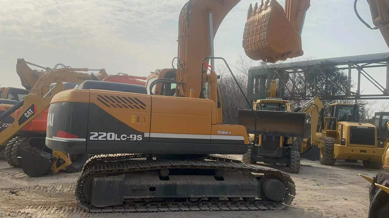 2016 Hyundai R220LC-9S Crawler Excavator
