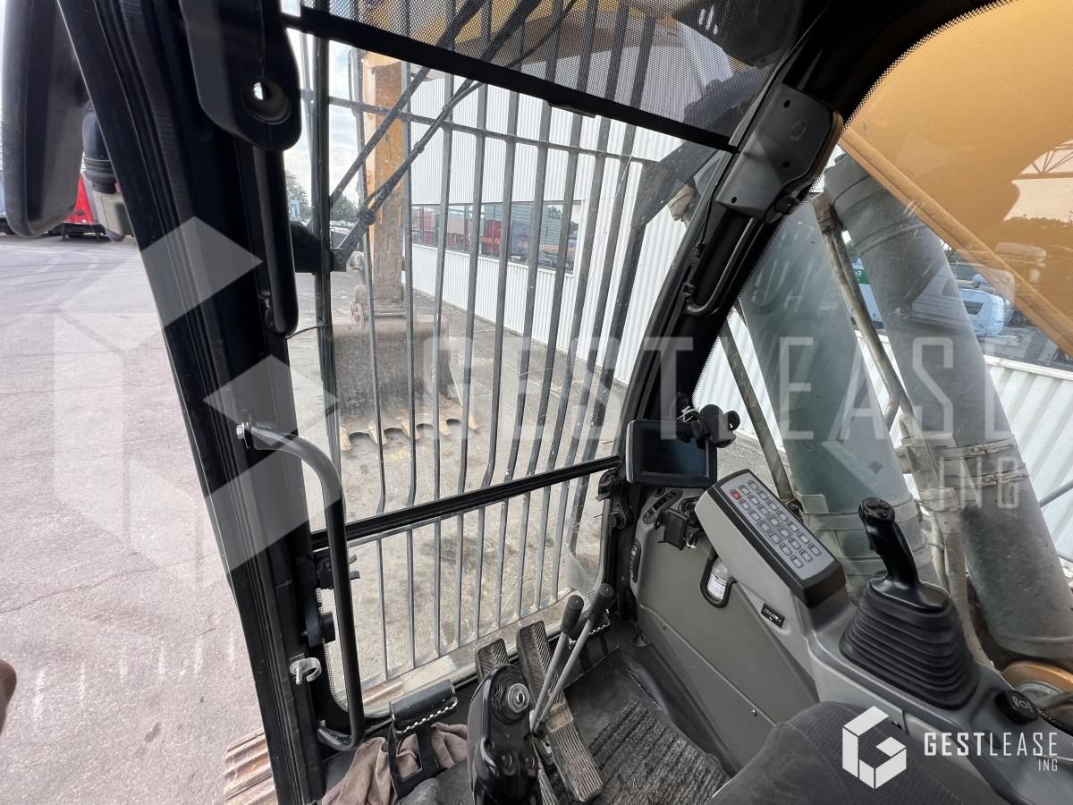2014 Liebherr R946LC Crawler Excavator
