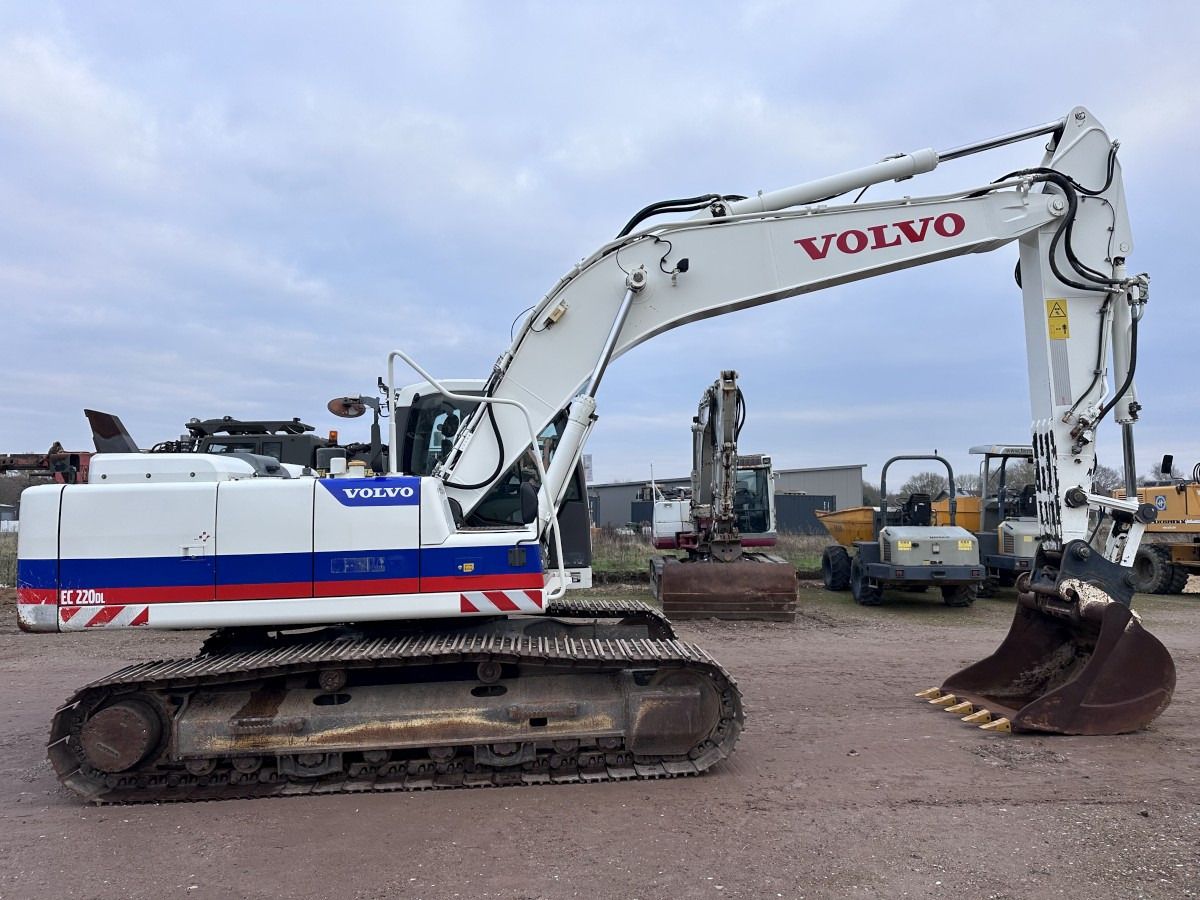 2013 Volvo EC220DL Crawler Excavator