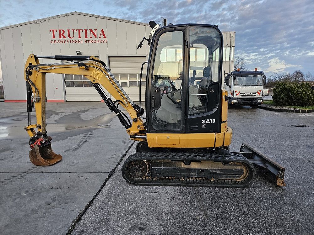 2015 Caterpillar 302.7DCR Mini Excavator