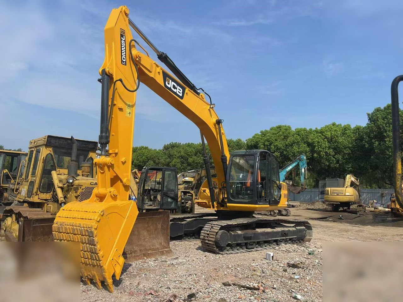 2022 JCB JS220LC Crawler Excavator