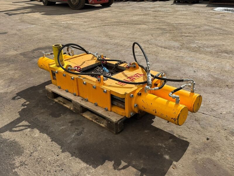 2016 Taets 16 2016 Taets 16 pile breaker attachment, high-angle view