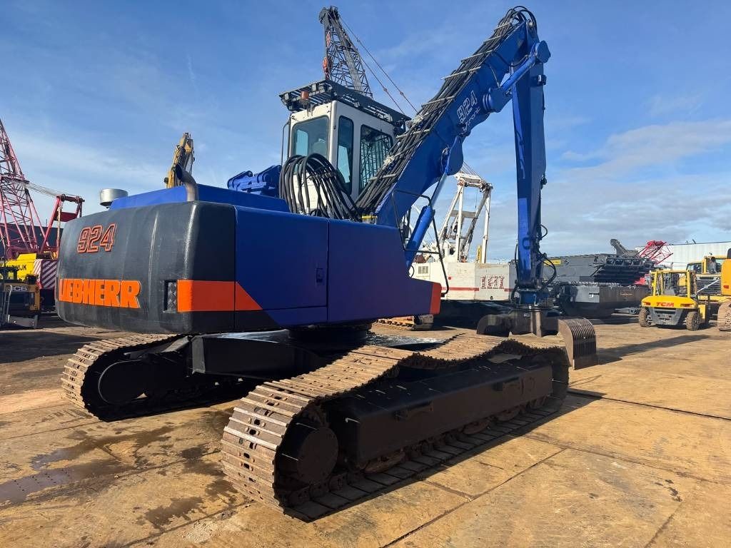 2004 Liebherr R924B EW Material Handler