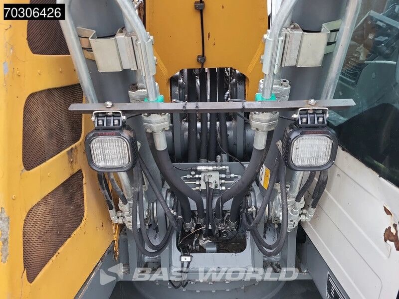 Liebherr R926 Compact Tiltrotator (2016)