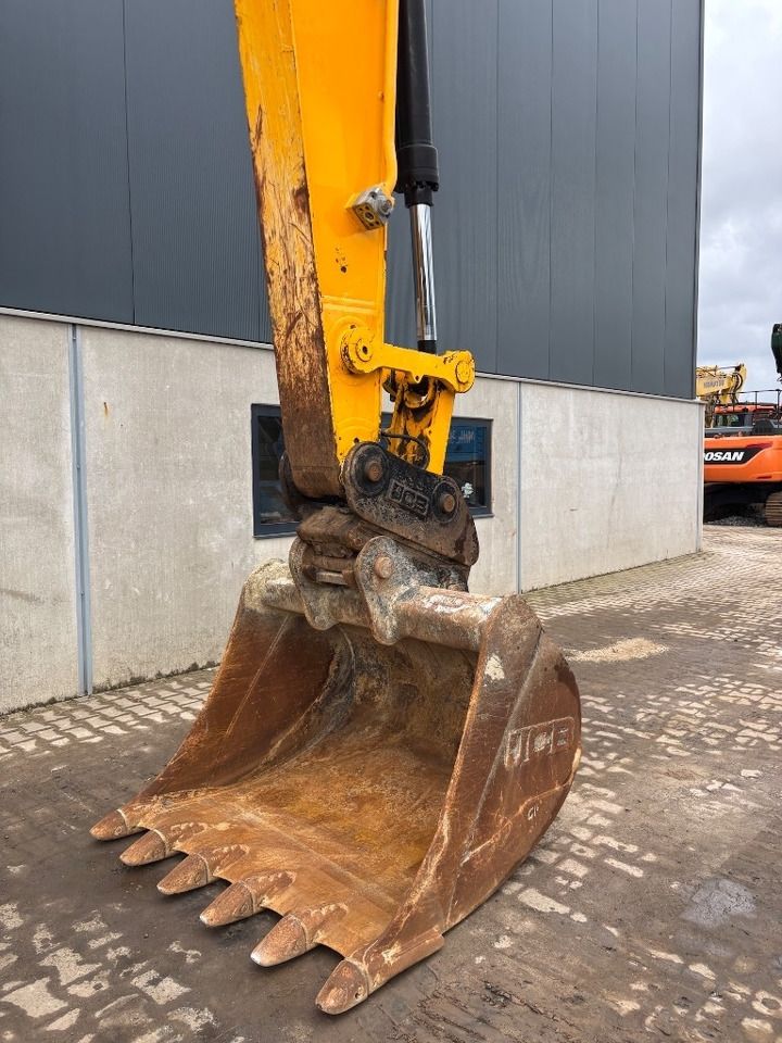 2018 JCB 220X Crawler Excavator