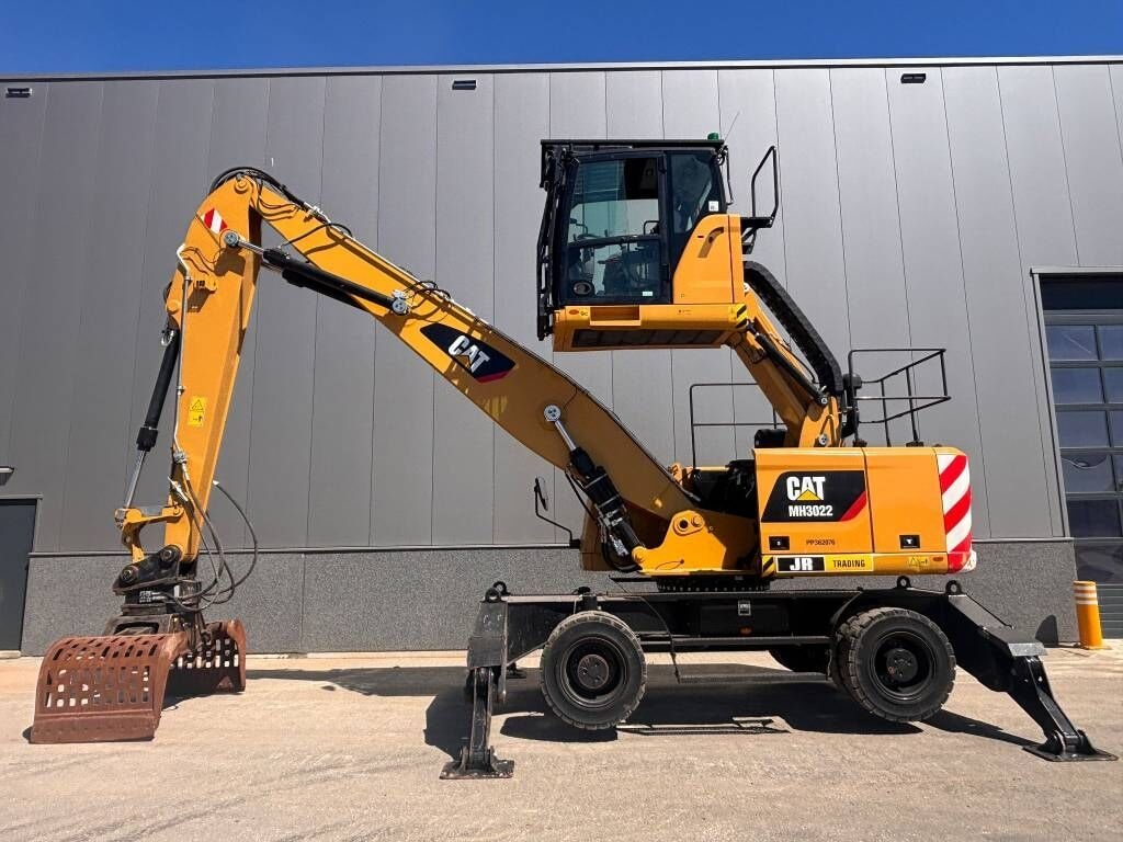 2017 Caterpillar MH3022 Material Handler
