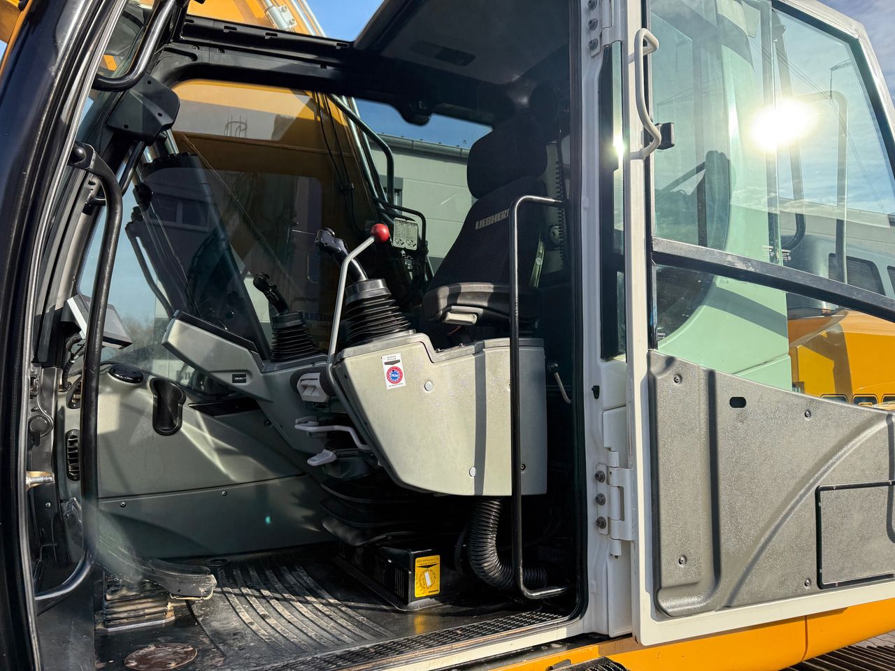 2015 Liebherr R922LC Crawler Excavator