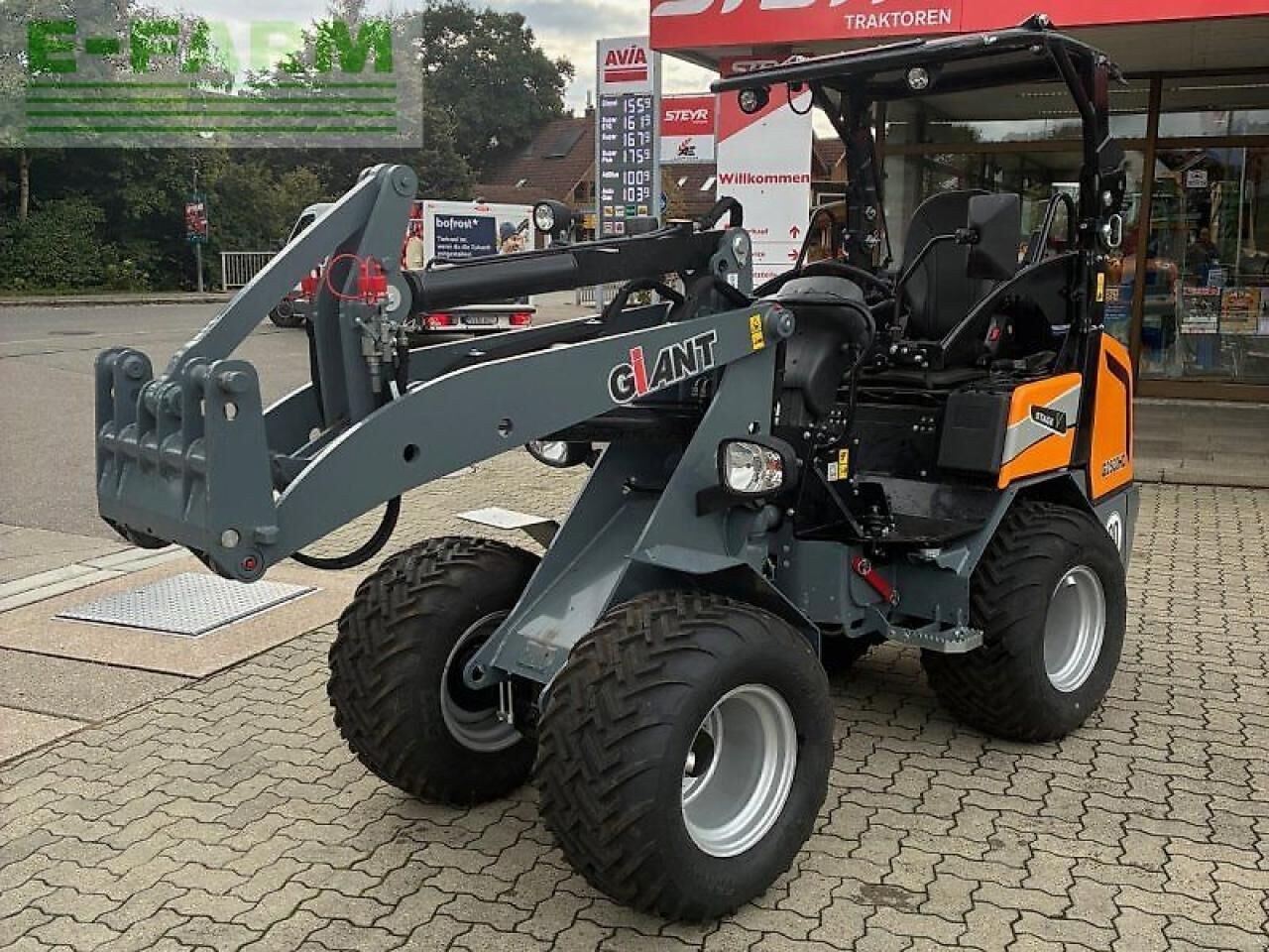 Giant G2500 HD Mini Excavator