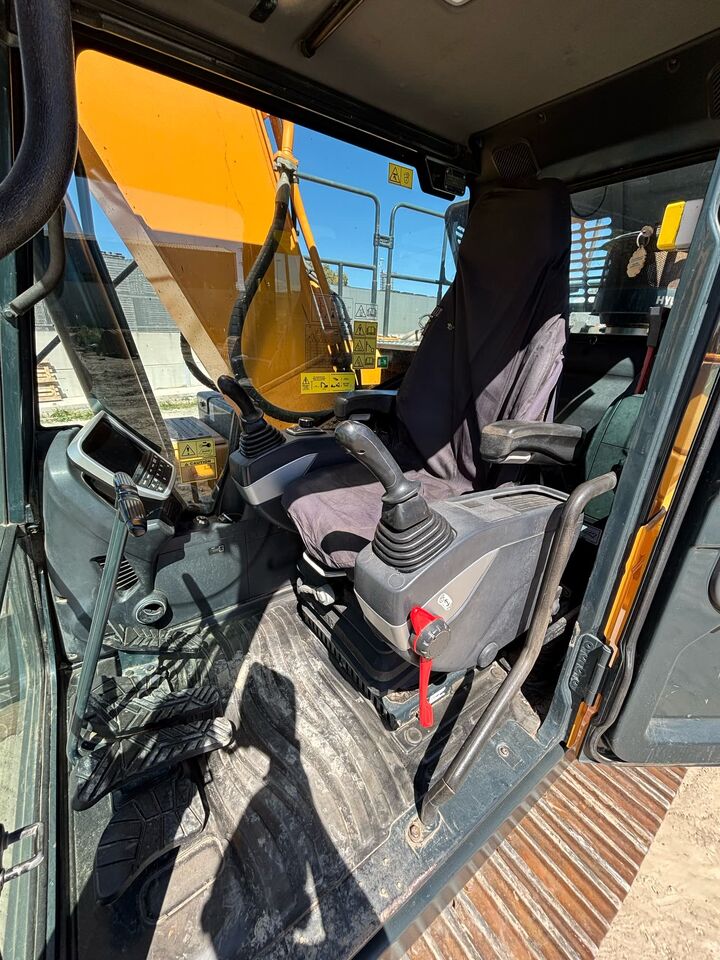 2019 Hyundai HX220L Crawler Excavator