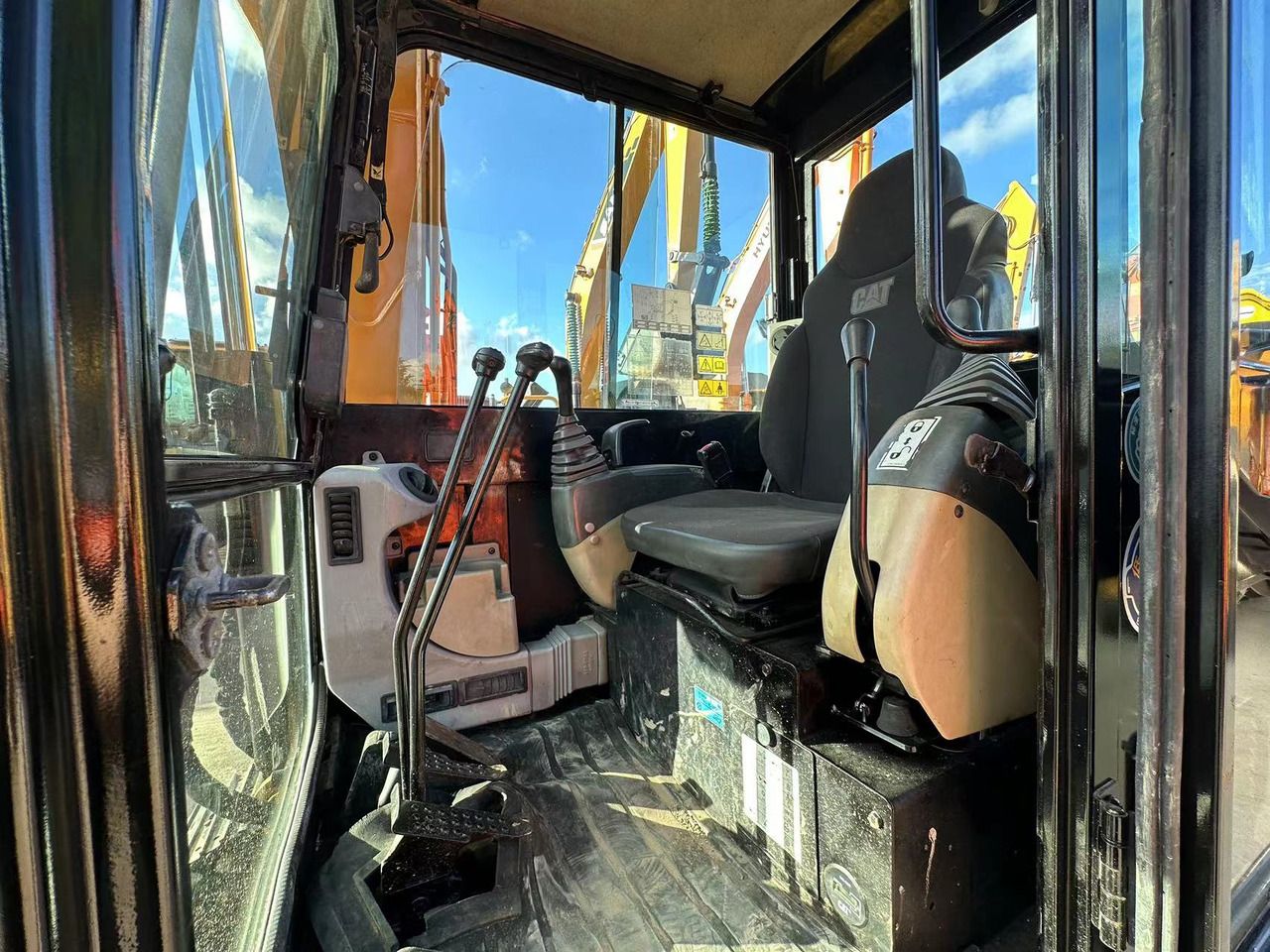 2022 Caterpillar 305.5E2