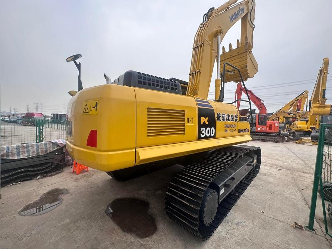 2020 Komatsu PC300-8 Crawler Excavator