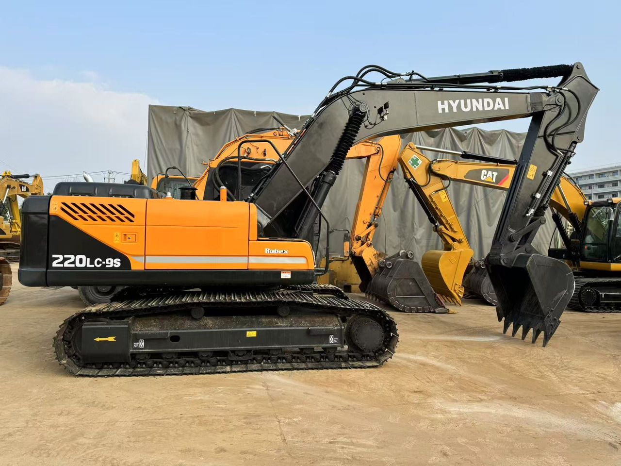 2022 Hyundai R220LC-9S Crawler Excavator