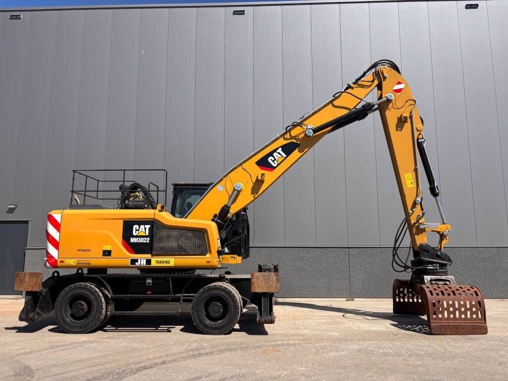 2017 Caterpillar MH3022 Material Handler
