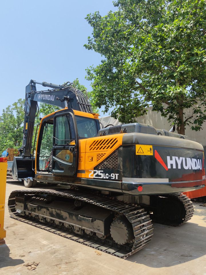 Hyundai R225LC-9 Crawler Excavator