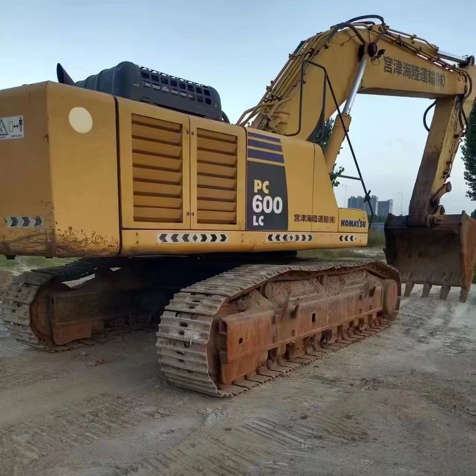 Komatsu PC600 LC-8 Crawler Excavator