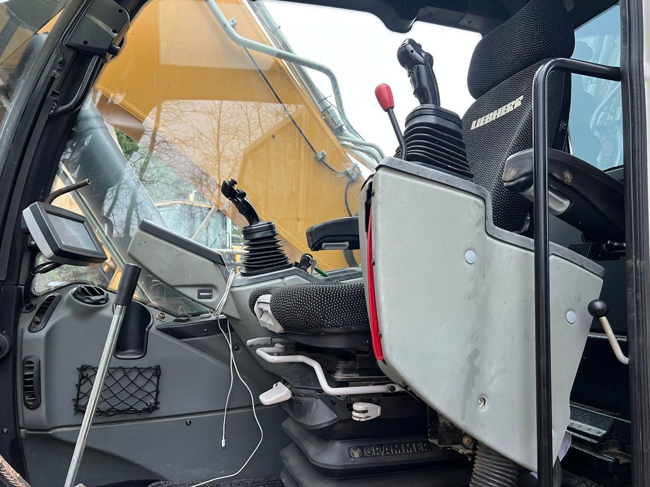 2017 Liebherr R926 Crawler Excavator