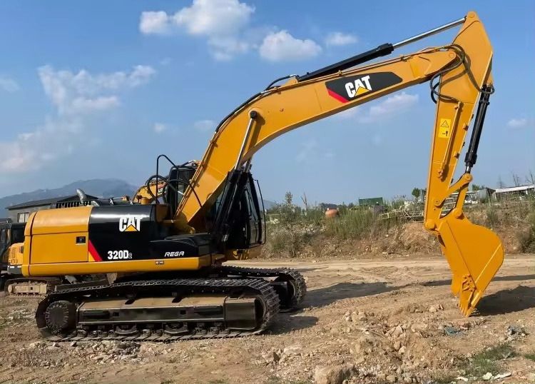 2023 Caterpillar 320D2 Paletli Ekskavatör