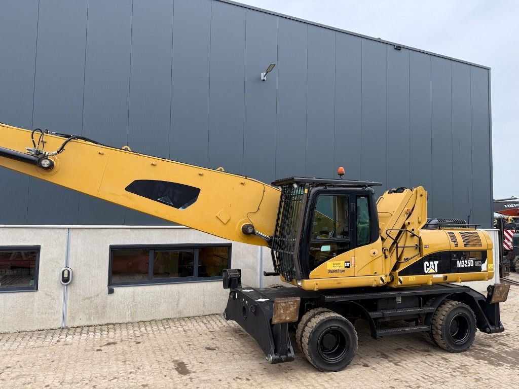 2008 Caterpillar 325D Material Handler