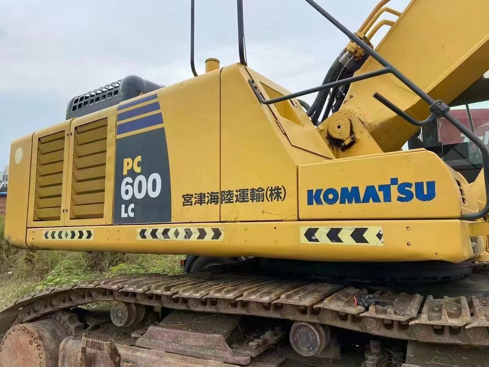 Komatsu PC600 LC-8 Crawler Excavator