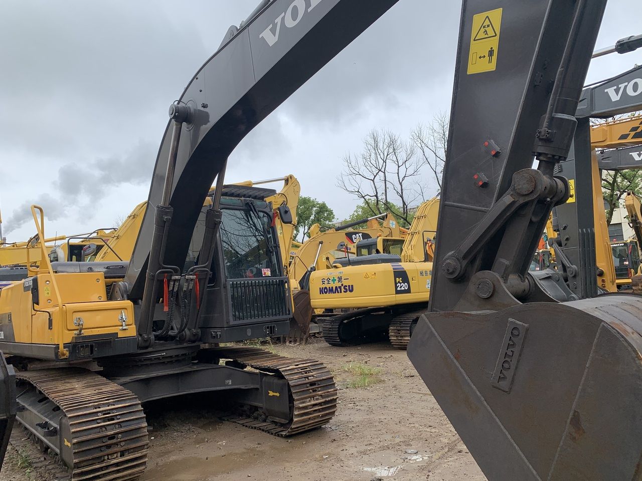 2013 Volvo EC200DL Crawler Excavator