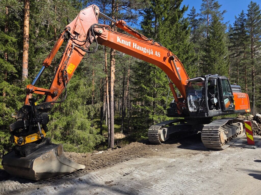 2023 Hitachi 300 LC Crawler Excavator