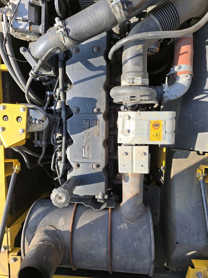 2024 Komatsu PC240-8 Crawler Excavator