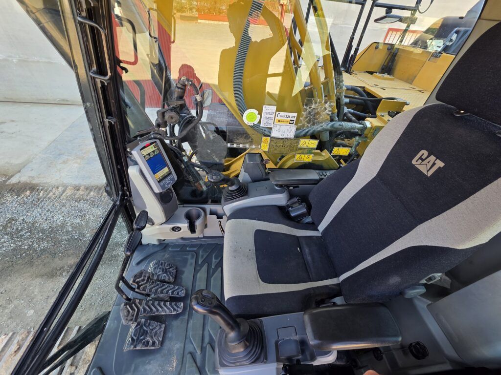 2015 Caterpillar 329ELN Crawler Excavator
