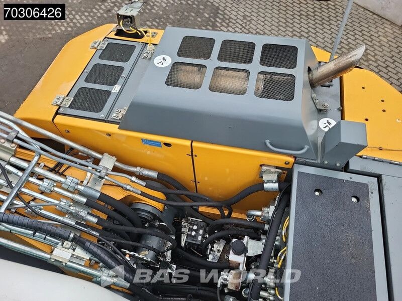 Liebherr R926 Compact Tiltrotator (2016)