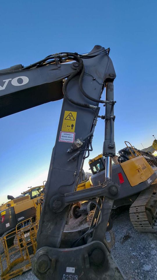 2015 Volvo EC220E Crawler Excavator