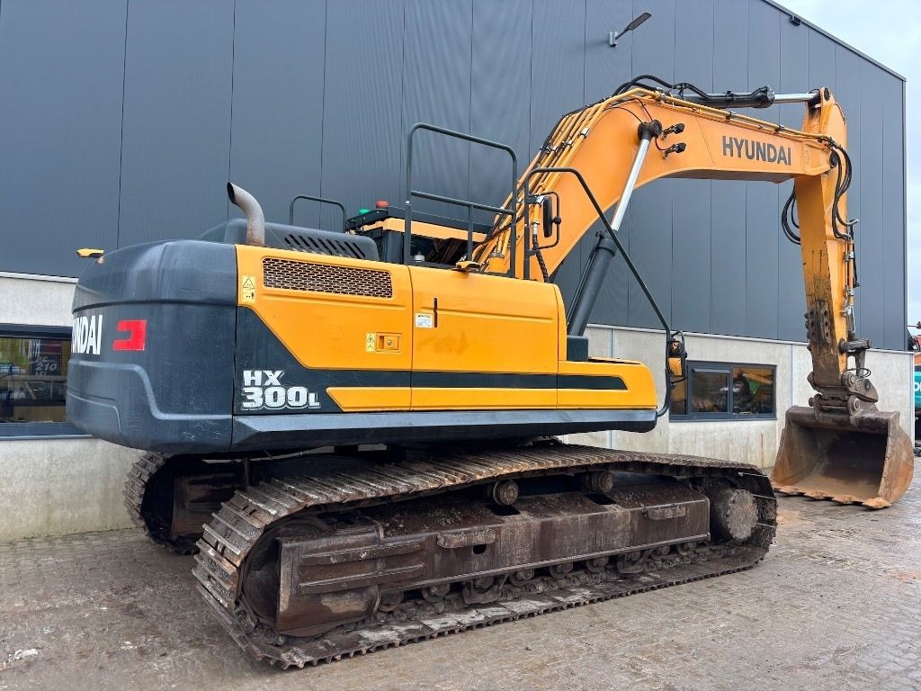 2019 Hyundai HX300L Crawler Excavator