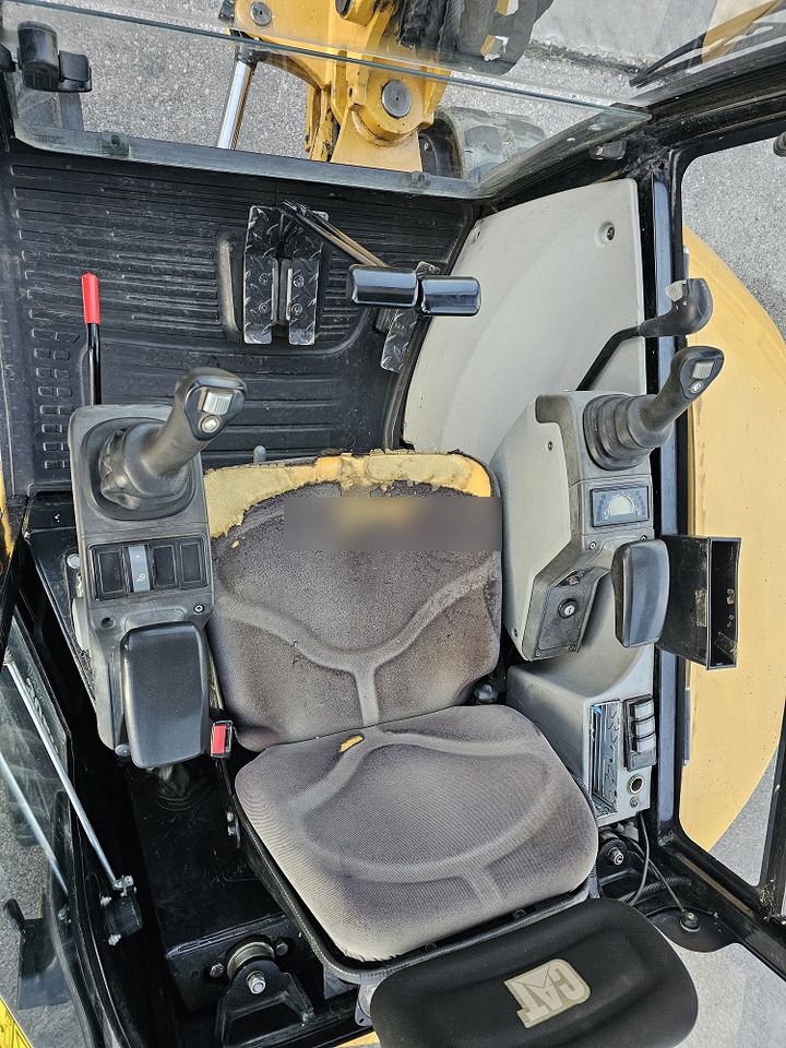 2015 Caterpillar 302.7DCR Mini Excavator