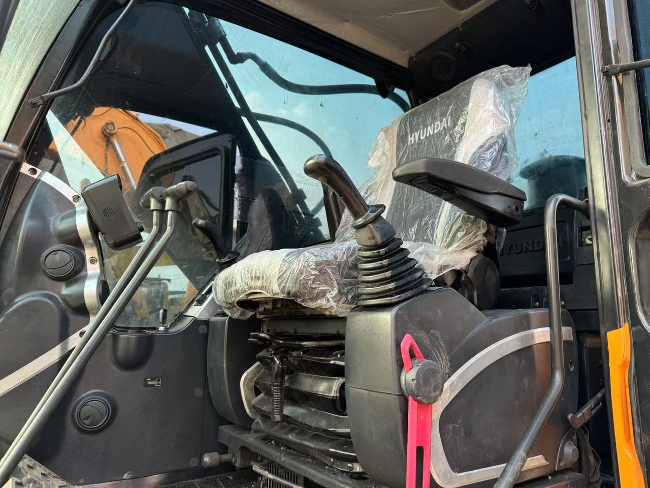 2022 Hyundai R220LC-9S Crawler Excavator