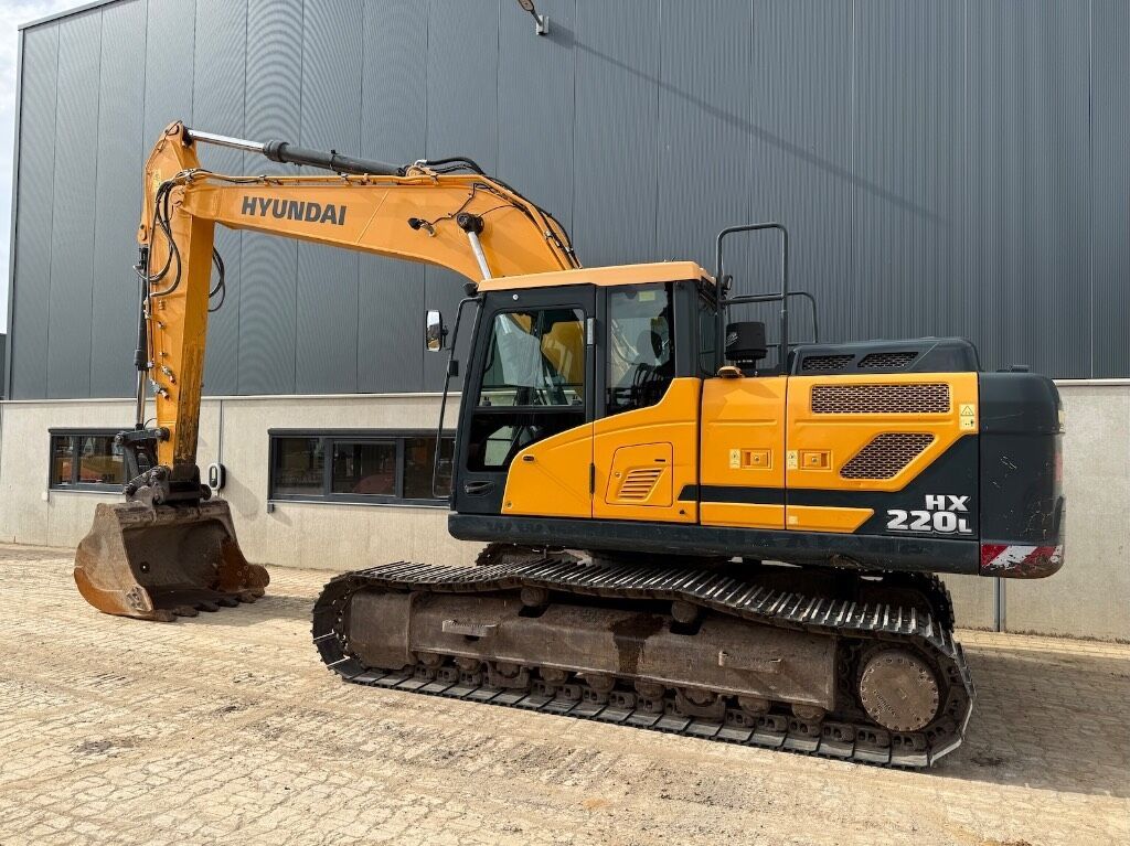 2019 Hyundai HX220L Crawler Excavator