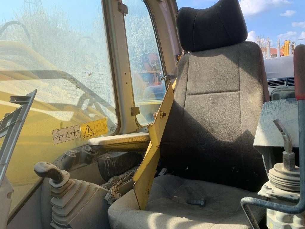 2007 New Holland E215B Crawler Excavator