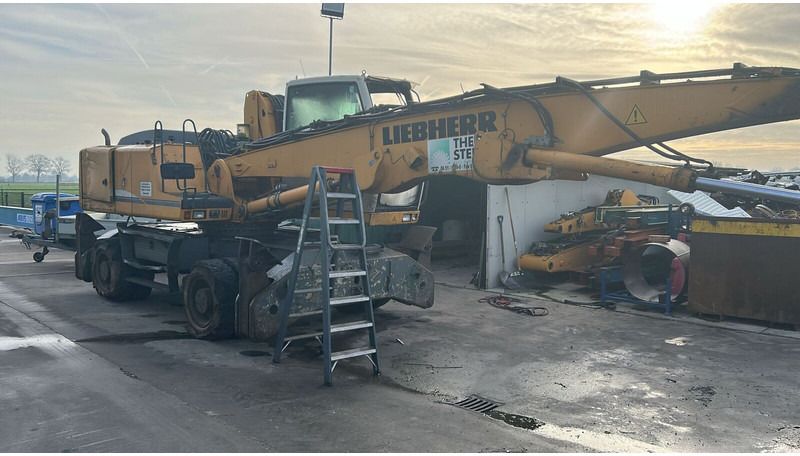Liebherr A904 C HD Wheel Excavator