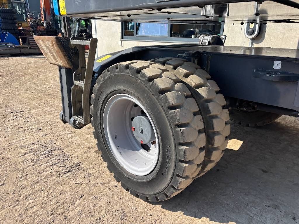 2018 Fuchs MHL320F Material Handler
