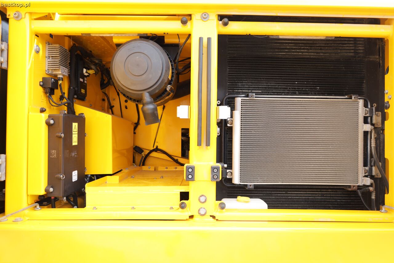 2022 JCB 220X Crawler Excavator