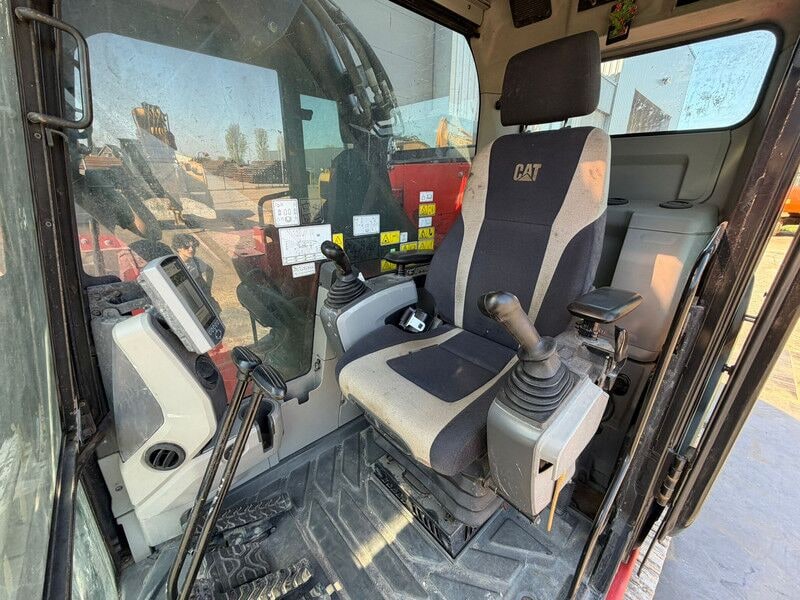 2018 Caterpillar 325FL Crawler Excavator