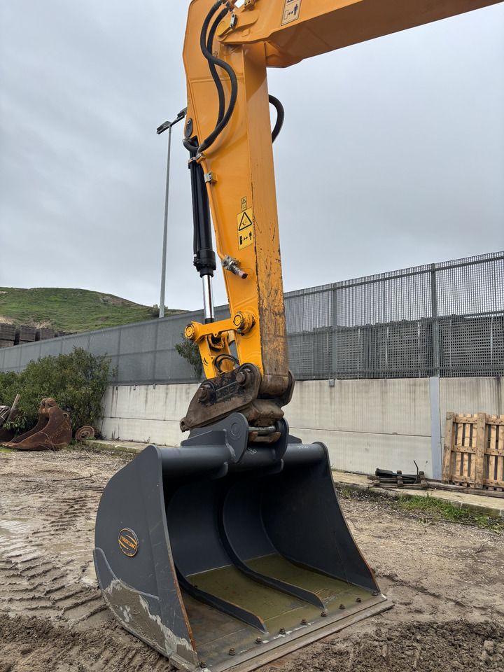 Excavator JCB (2021)