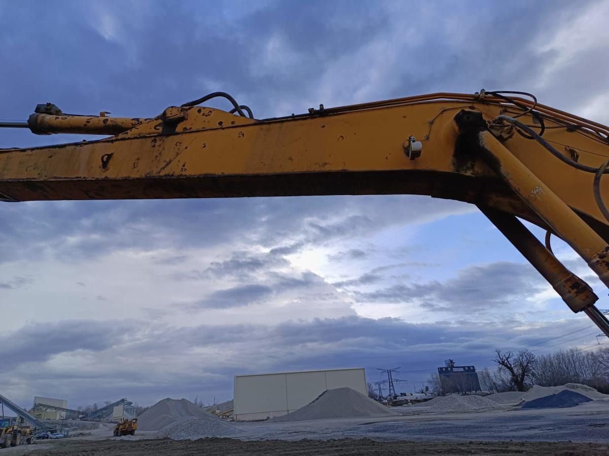 2000 Liebherr R964 Crawler Excavator