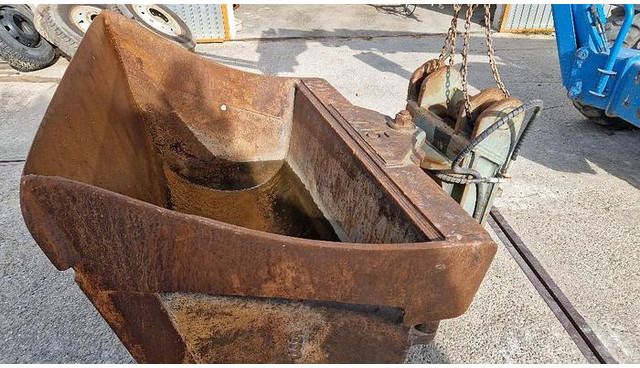 Volvo S3 190 см Планувальний ківш / Ківш для очищення канав Volvo S3 190 cm ditch cleaning bucket, high-angle view